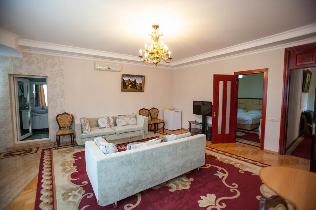 Gtm Kapan Otel Tiflis Dış mekan fotoğraf